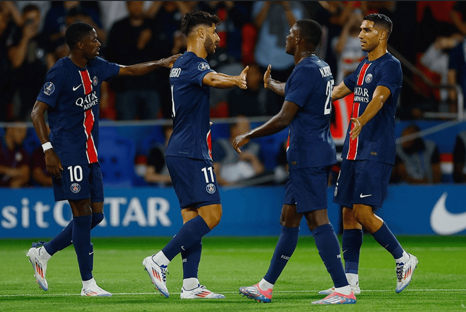 巴黎强势取胜，比赛现场惊现惊喜