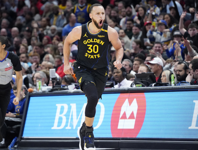 关于库里连续十二场比赛得分超过回归赛场，美国队挑战极限！的信息