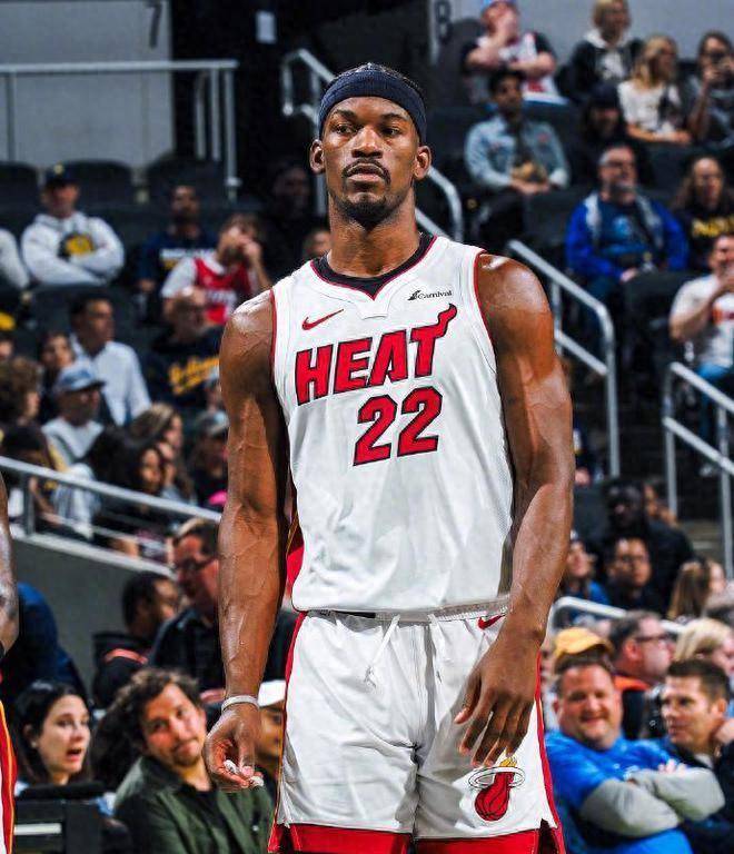  巴特勒迎来十二赛季高光表现，澳大利亚队球迷沸腾！